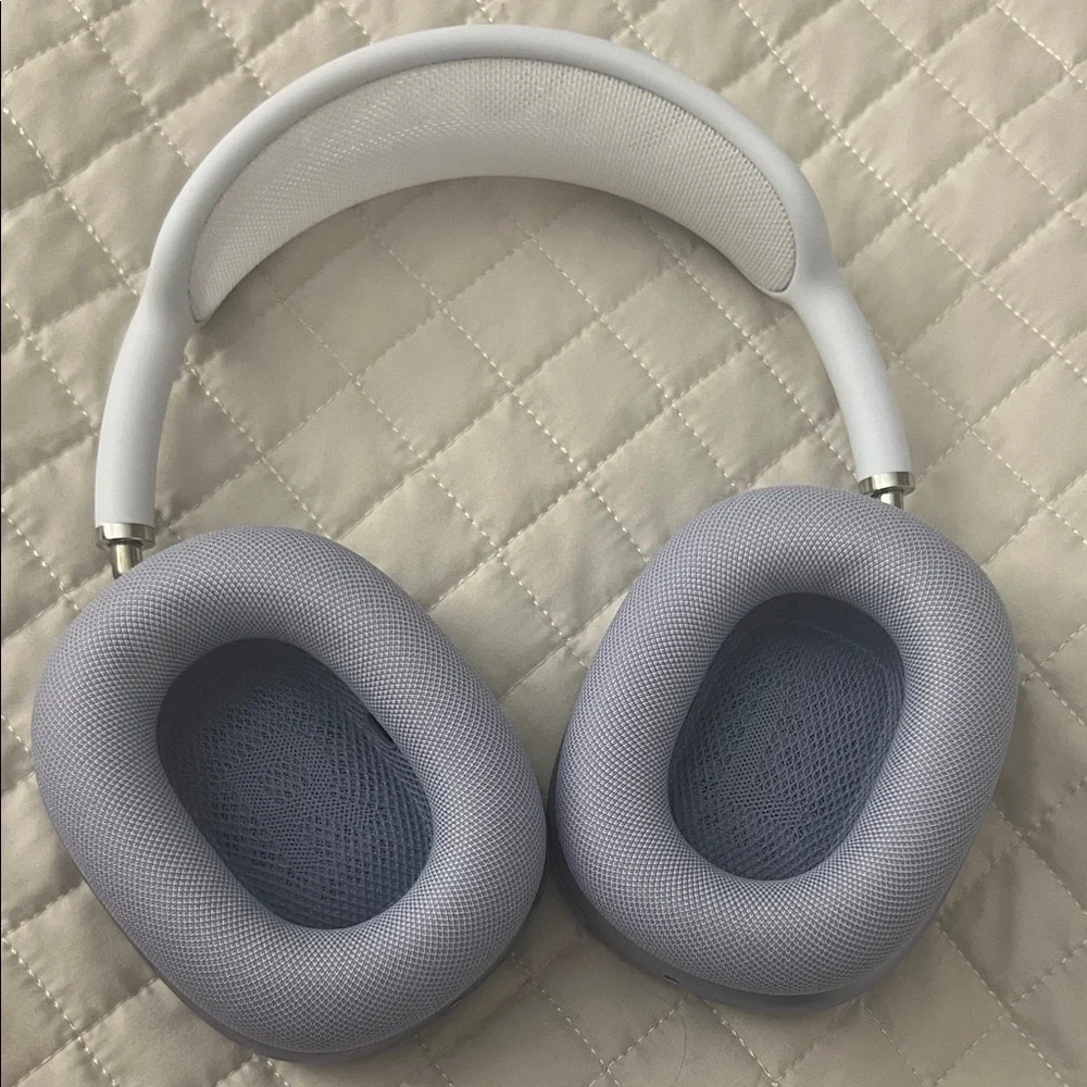 Apple Lavender Over-Ear Headphone Case with Smart Case